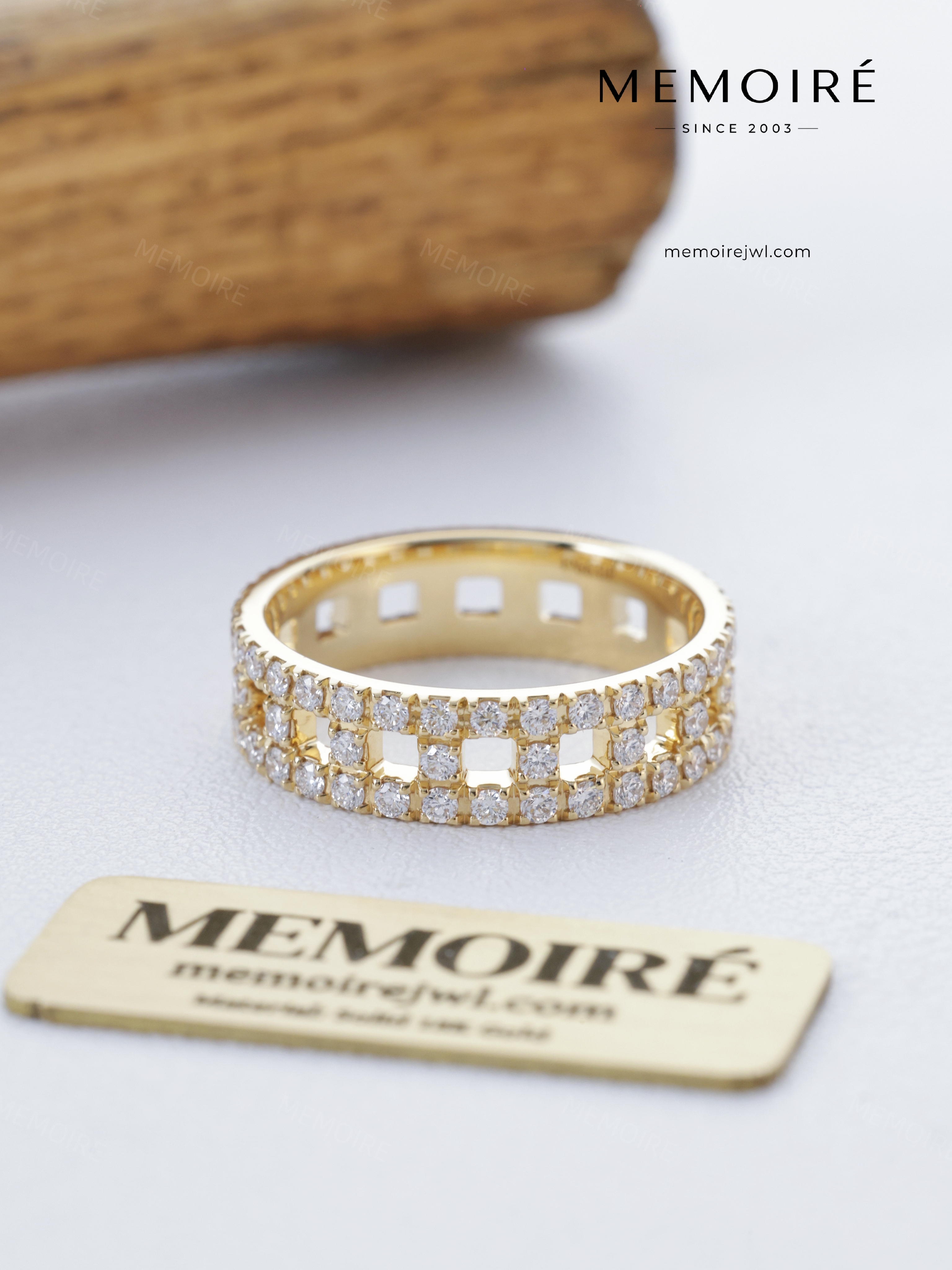 MEMOIRÉ 18K Wide Pavé Diamond T1 Ring